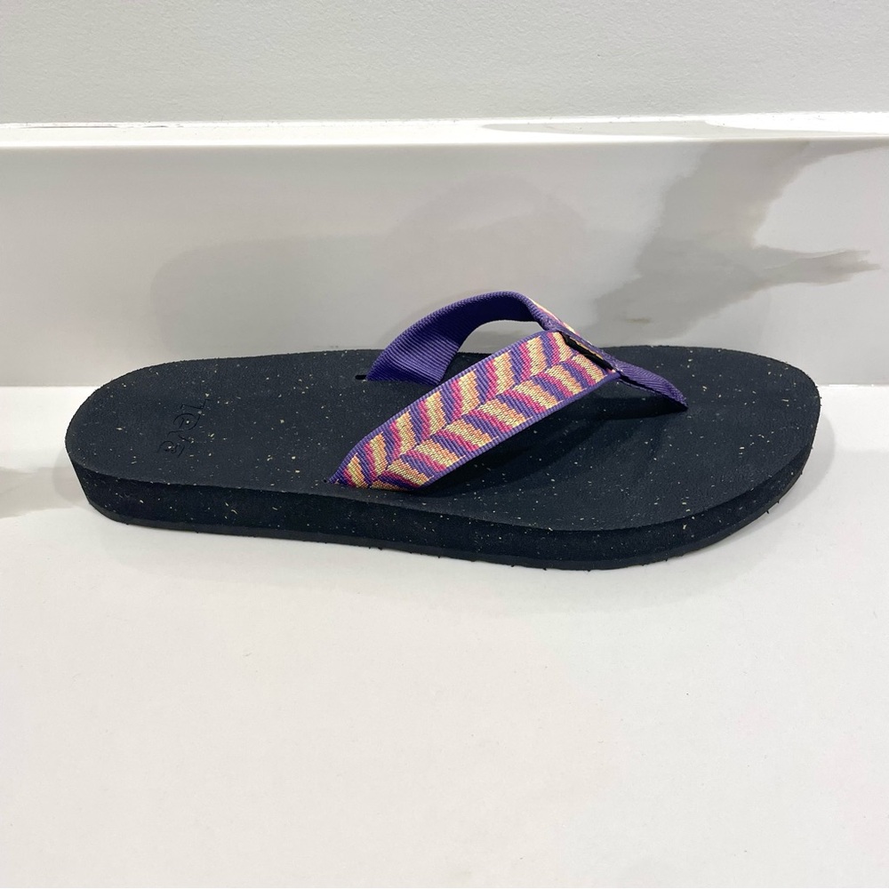 NEW Teva Reflip Retro Geometric Imperial Palace Flip Flops (size 9)